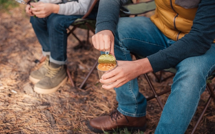 Đậu không tốt cho răng. Điều này nghe cũng thật kỳ lạ, tuy nhiên, phytohemagglutinin có trong đậu là loại protein kích thích phân chia tế bào. Nếu bạn bị sâu răng thì việc ăn đậu có thể dẫn đến bị u hạt răng. Song nguy cơ này là rất thấp, nhưng cẩn tắc thì vô áy náy.