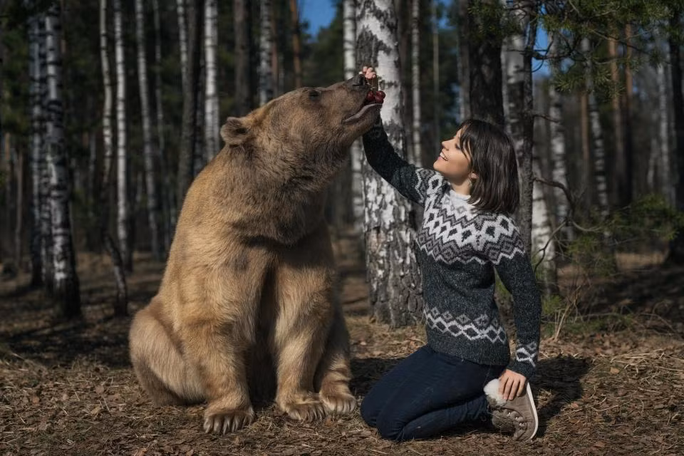 Những hình ảnh về đôi bạn đặc biệt này được thực hiện bởi nhiếp ảnh gia Natalia Grebesheva. (Theo The Sun)