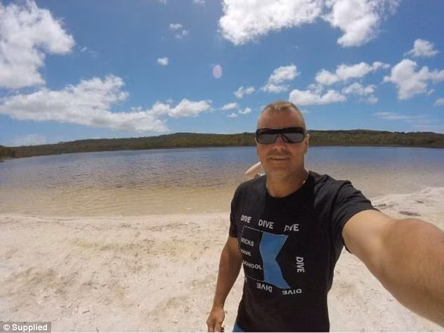 Thợ lặn Anderson tin rằng cá mập là loài vật rất thân thiện.