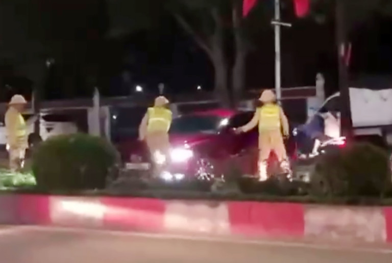 Nghe An: Tai xe khong chap hanh tin hieu, vuot chot, tong CSGT