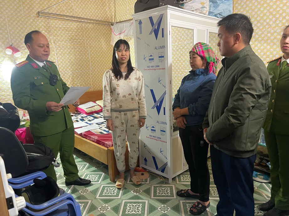 Bắt tạm giam nữ hiệu trưởng cho vay lãi 365%/năm ở Lai Châu Bat tam giam nu hieu truong cho vay lai 365%/nam o Lai Chau