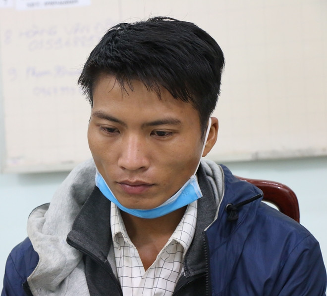 Đến tối 16/2/2021, lực lượng Công an phát hiện Tùng đang lẩn trốn tại xã Ea Đar, huyện Ea Kar, tỉnh Đắk Lắk. Lực lượng chức năng lợi dụng khi đối tượng chuẩn bị ngủ, ập đến bắt giữ. Tùng sau đó được di lý về Bình Phước để phục vụ công tác điều tra. Nguyễn Thanh Tùng khai, do biết ông Vũ Đình N. thường đeo nhiều nhẫn bằng vàng trên người khi đi bán vé số, nên đã nảy sinh ý định chặn đường đánh ông N. chiếm đoạt tài sản bán lấy tiền để trả nợ và tiêu xài. 