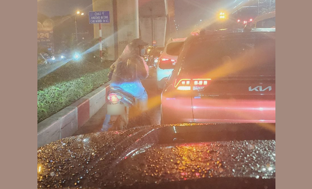 Trieu tap nguoi dan ong “xin 10 nghin” tai cac diem dung den do