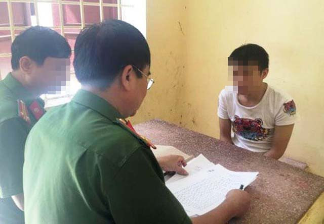 Chiều 20/2, lực lượng phá án đã mời Khanh và Hoài về trụ sở công an làm việc. Ban đầu cả hai đều quanh co chối tội và cho rằng mình không liên quan đến cái chết của chị N. Tuy khi kiểm tra thân thể của Hoài, công an phát hiện có nhiều vết xước giống như bị tay cào. Ngoài ra, khi được hỏi về việc chiếc xe máy của nạn nhân lại ở tại xưởng gỗ nơi Khanh và Hoài làm bảo vệ thì cả hai lúng túng, cúi đầu nhận tội. (Ảnh minh họa, nguồn internet) 