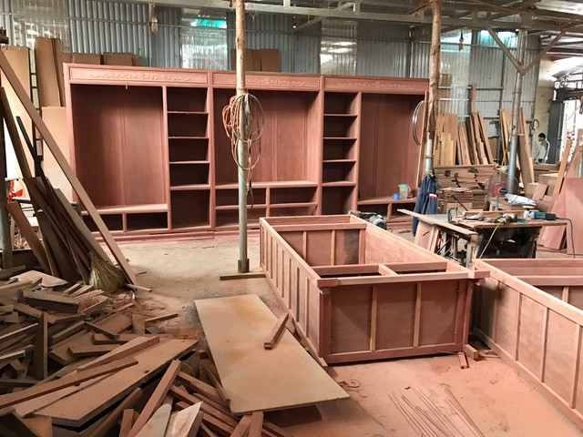 Thu thập thông tin, công an điều tra xác định tại xưởng gỗ phát hiện xác chị N. đã ngưng hoạt động để nghỉ Tết nhưng vẫn có 2 bảo vệ trông coi là Lương Tấn Khanh (38 tuổi, ngụ huyện Tân Phú, Đồng Nai) và Bùi Thanh Hoài (29 tuổi, ngụ huyện Tân Thạnh, Long An). Hai người này nhanh chóng bị công an đưa vào “tầm ngắm” để điều tra. (Ảnh minh họa, nguồn internet)