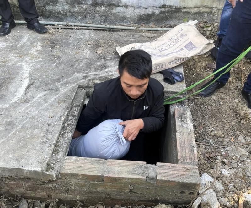 Thành khai, sau khi gây án đã mang xe máy của nạn nhân ra đầm cá cách nhà 500m vứt, sợi dây chuyền vàng mang bán lấy tiền tiêu. Suốt 13 năm Thành sống trong sợ hãi, dằn vặt, nhưng không dám ra đầu thú vì sợ bị xét xử nghiêm khắc. Cũng bởi thường xuyên nghĩ về hành vi của mình nên Thành nhớ rất rõ quá trình gây án, phi tang, xóa dấu vết thế nào. Thành biết sẽ đến ngày bị pháp luật lôi ra ánh sáng nên quyết không lập gia đình và thường than thở với bạn bè, người thân rằng cuộc sống của mình sẽ không biết đi đâu, về đâu. Luôn mong tội ác của mình không bị bại lộ nhưng Thành cũng chuẩn bị sẵn tinh thần cho ngày trả giá.