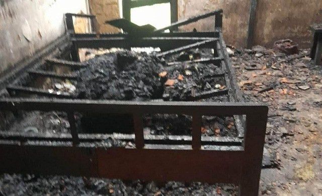  Cụ bà 98 tuổi tử vong do đốt lửa sưởi ấm: Tối 17/12/2022, do trời lạnh, cụ H.T.N. (98 tuổi, trú tại thôn 1 Bắc Sơn, xã Thanh Hóa, huyện Tuyên Hóa, tỉnh Quảng Bình) đốt củi sưởi ấm. Do bất cẩn, ngọn lửa cháy lan ra cả nhà. Phát hiện vụ việc, hàng xóm nhanh chóng thông báo cho lực lượng chức năng khống chế đám cháy, tuy nhiên cụ bà đã tử vong trong căn nhà cháy.