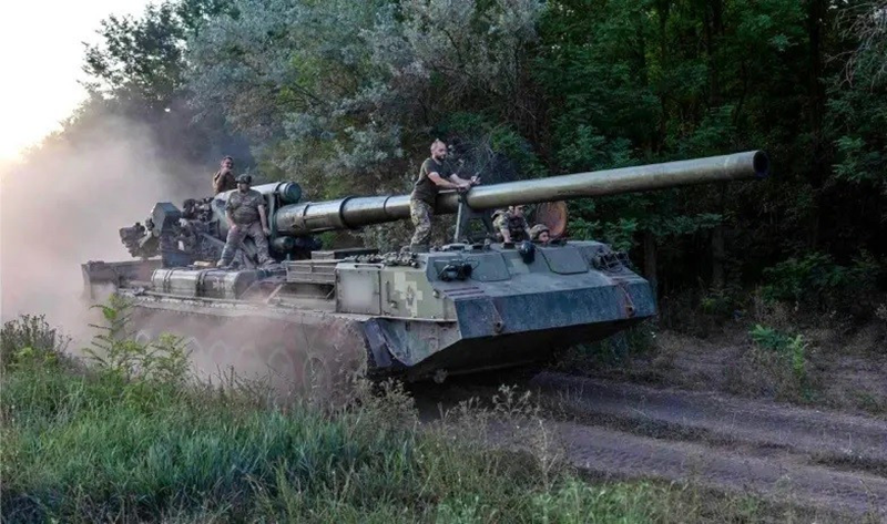 Kể từ khi Quân đội Nga lần đầu tiên tiến vào Ugledar thuộc khu vực Donetsk vào năm 2022, cuộc chiến tại thị trấn này diễn ra ác liệt - điều này đồng nghĩa với việc Quân đội Ukraine đã chiến đấu suốt hơn hai năm để giữ thị trấn chiến lược này, nhưng cuối cùng vẫn thất thủ, khiến nhiều binh sĩ thương vong vô ích! Ảnh: Reuters.