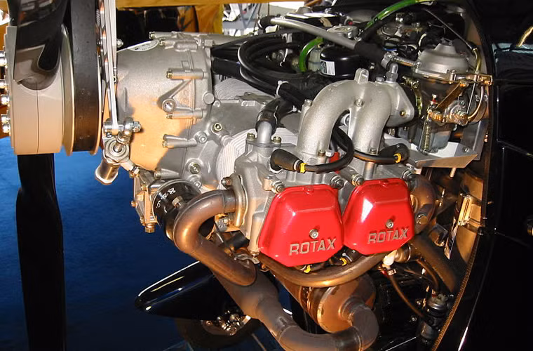 Tuy chưa công bố hết mọi thông tin về HS-6L, nhưng Viện Hàn lâm KH-CN đã tiết lộ một thông tin quý giá – động cơ Rotax 914. Đây là loại động cơ 4 thì, 4 xy linh, làm mát bằng nước hoặc không khí, tuốc bin tăng áp do công ty BRP-Powertrain của Áo sản xuất. Loại động cơ này hiện được sử dụng trên hàng chục loại máy bay khắp thế giới, và đặc biệt là UAV MQ-1 Predator nổi danh.