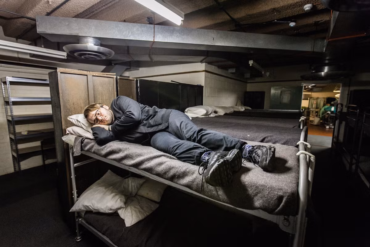 5.000 căn hầm trong một năm đồng nghĩa với việc kể từ năm 2019 tới đây, mỗi ngày phía Thụy Điển sẽ xây xong khoảng... 16 căn hầm tránh bom hạt nhân trên quy mô toàn quốc. Đây là tốc độ xây dựng không tưởng. Nguồn ảnh: Vice.