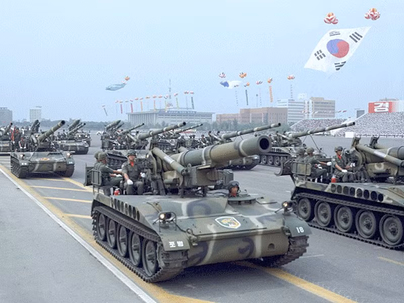 Tổng cộng phía Hàn Quốc có khoảng 99 khẩu M110, phần nhiều trong số đó đã bị cho vào kho dự phòng. Phía Hàn Quốc đang lên kế hoạch cắt giảm hết loại pháo đời cũ này trong biên chế của mình. Nguồn ảnh: Global.