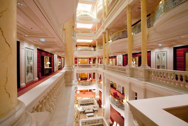 Ben trong khach san xa hoa cuc do giam hoang tu an choi nhat the gioi-Hinh-7