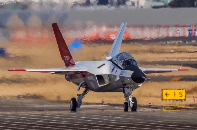 Tới ngày 22/4/2016, sau nhiều lần lỗi hẹn, X-2 đã chính thức được bay thử ở sân bay Nagoya, Nhật Bản và thực hiện khả năng bay của mình trong 26 phút liên tục, mang về nhiều dữ liệu vô giá cho các nhà khoa học Nhật Bản tiếp tục tham vọng "tự lực cánh sinh, vươn mình thoát Mỹ" của đất nước Mặt Trời Mọc đầy kiêu hãnh này. Nguồn ảnh:Youtube.