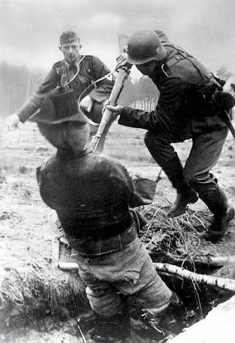 Kar-98k đã từng được sử dụng bởi hơn 40 quốc gia và góp mặt trong nhiều cuộc xung đột sau Chiến tranh Thế giới thứ 2 với tư cách là một khẩu súng bắn tỉa. Sức công phá của cỡ đạn 7,62x57 mm và tầm bắn tối đa lên tới 4,7 km luôn là hai đặc điểm quan trọng nhất, khiến cho khẩu Kar-98k tới tận ngày nay vẫn được sử dụng rất nhiều bởi các đội quân vô chính phủ, các lực lượng vũ trang tự xưng. Nguồn ảnh: Flame.