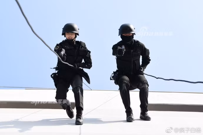 Để cải thiện "môi trường sống" cho chị em trong quân đội Hàn Quốc cũng như để tăng cường sức khỏe cho toàn quân, mọi quân nhân Hàn Quốc đều không được phép hút thuốc lá và sử dụng đồ uống có cồn trong doanh trại hoặc khi làm nhiệm vụ. Nguồn ảnh: Sina.