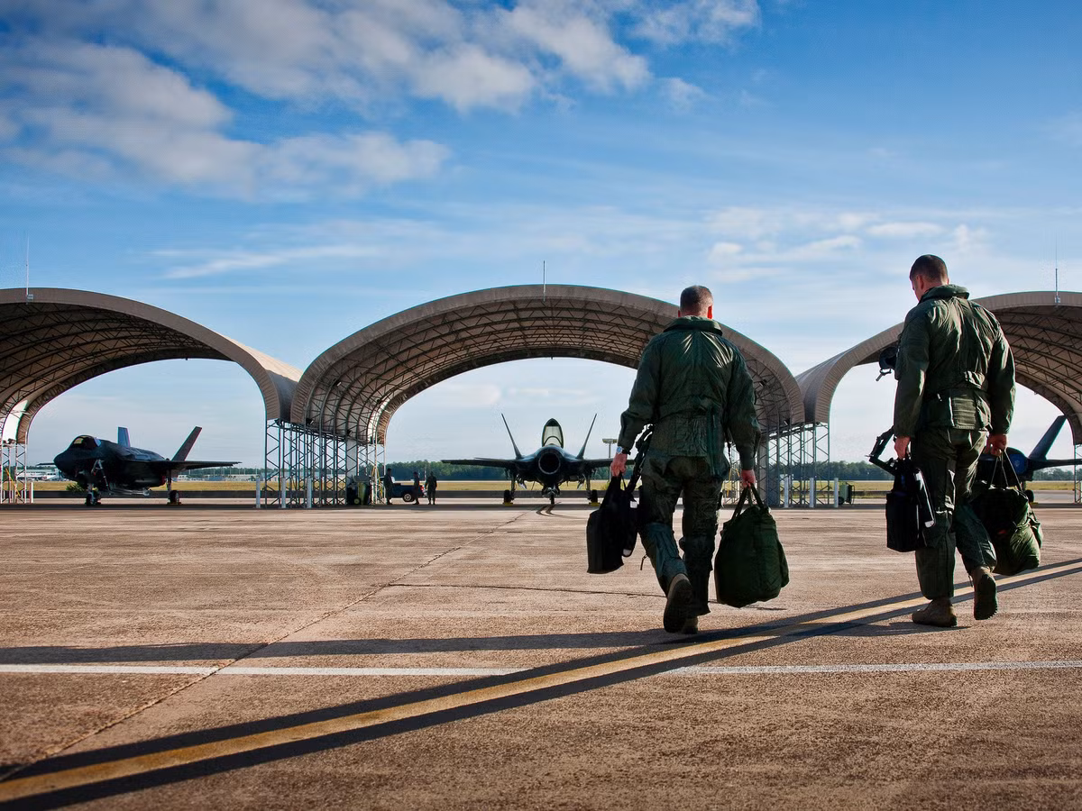 Ngoài ra, một loạt các chiến đấu cơ thế hệ trước như F-15, F/A-18 và Eurofighter Typhoon cũng được người Đức"để ý tới" trong quá trình nâng cấp lực lượng lần này. Nguồn ảnh: Wall.