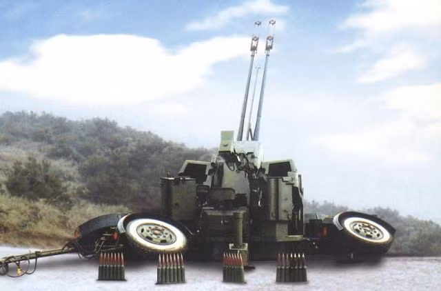 Giống với phiên bản pháo phòng không GDF-002, Type 90 là một khẩu pháo phòng không tự động, nó được phát triển từ phiên bản nâng cấp GDF-002 với hệ thống cơ sở dữ liệu và tầm phát hiện mục tiêu lớn hơn so với phiên bản gốc. Nguồn ảnh: Army.