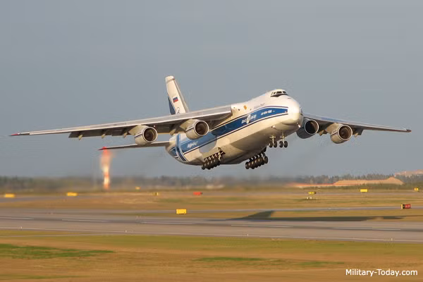 Phần lớn các máy bay vận tải hiện tại được Nga sử dụng đã ra đời từ thời Liên Xô, điều này đồng nghĩa với việc các vận tải cơ của Nga đều đã có tuổi đời ngoài 30, dần dần sẽ không còn phù hợp với điều kiện sử dụng của tương lai. Nguồn ảnh: Military.