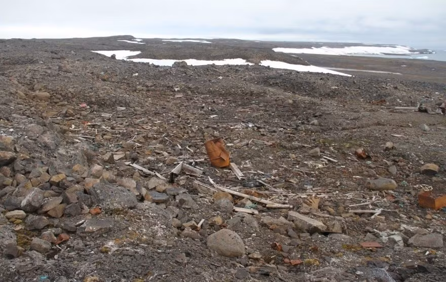 Bán kính hàng nghìn kilomets xung quanh trạm thời tiết bí mật này hoàn toàn không có người sinh sống và thậm chí là tàu bè cũng không bao giờ đi qua khu vực này. Nguồn ảnh: Memori.