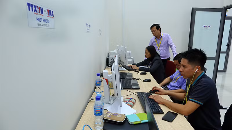 Tat bat ngay dau o dai ban doanh truyen thong APEC-Hinh-10