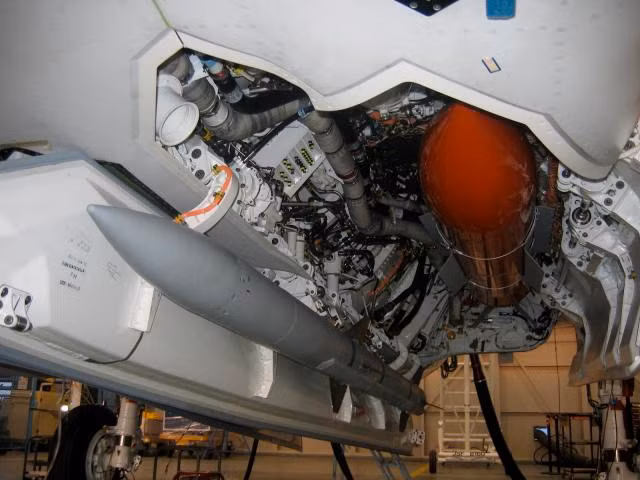 Trong tương lai, rất có thể các công nghệ được áp dụng trên chiến đấu cơ tàng hình F-35 sẽ là tiền đề để Nhật phát triển và hoàn thiện các loại chiến đấu cơ thế hệ năm của riêng nước này. Nguồn ảnh: Pinterest.