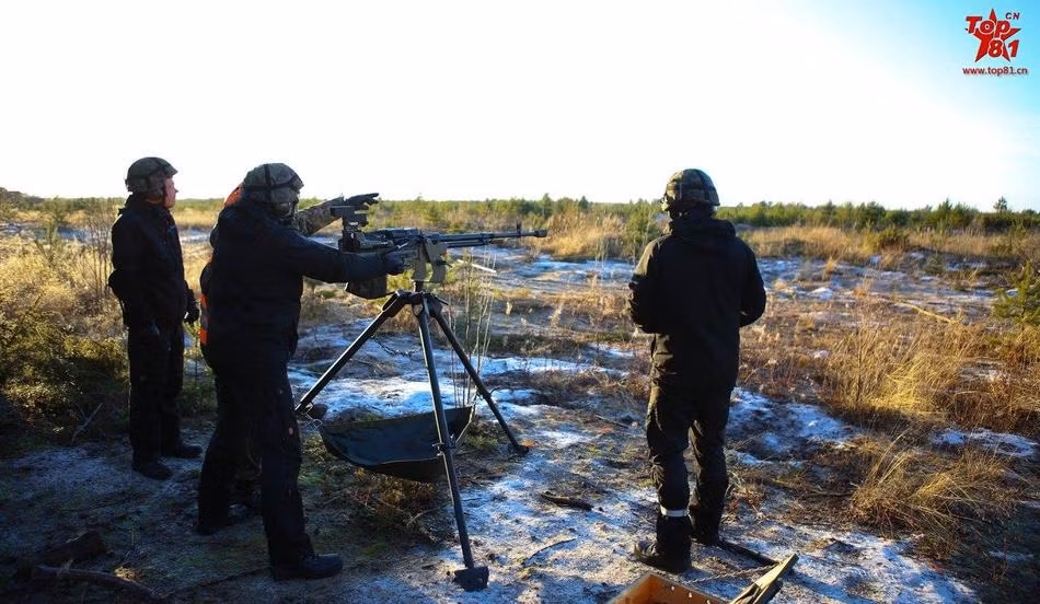 Thêm một mẫu súng khác của Liên Xô trong biên chế Quân đội Phần Lan, súng máy hạng nặng 12,7mm ITKK 96 một biến thể của súng máy NSV. Trong đợt diễn tập lần này ITKK 96 được sử dụng như một loại vũ khí hỗ trợ hỏa lực phòng không tầm thấp. Nguồn ảnh: Top81.