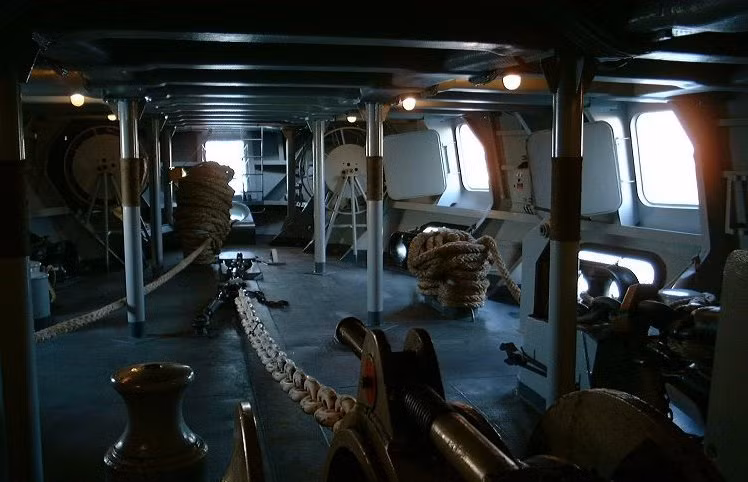 Thiết kế của La Fayette được coi là mang tính cách mạng khi nó ra đời với khả năng giảm thiểu việc bị phát hiện bởi sóng radar của đối phương. Mặc dù vậy, khả năng tàng hình của La Fayette dường như hơi bị "phóng đại" khi thực tế nó chỉ "khó bị phát hiện" hơn các loại tàu chiến thông thường khác. Nguồn ảnh: Wiki.