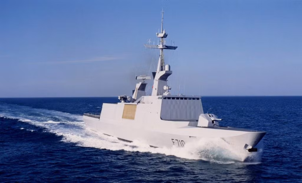 Tàu có số lượng thủy thủ đoàn bao gồm 80 người trong đó có cả 12 sĩ quan chỉ huy. Lượng lương thực dự trữ tối đa mà La Fayette có thể mang theo trong mỗi chuyến hành trình đủ cho 50 ngày trên biển. Nguồn ảnh: Naval.