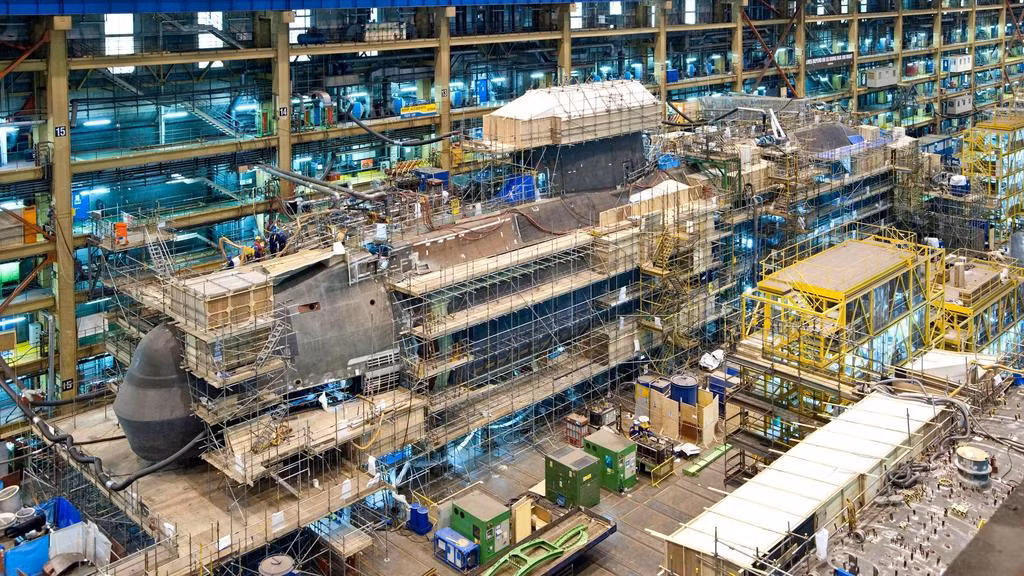 Với ngân sách quốc phòng của nước Anh hiện tại, Quân đội Anh hoàn toàn không có đủ tiền để có thể vừa tái trang bị hay phát triển lực lượng, vừa duy trì được quân số khổng lồ hiện tại vốn đã bị cắt giảm mạnh tay trong khoảng 10 năm trở lại gần đây. Nguồn ảnh: Twitt.