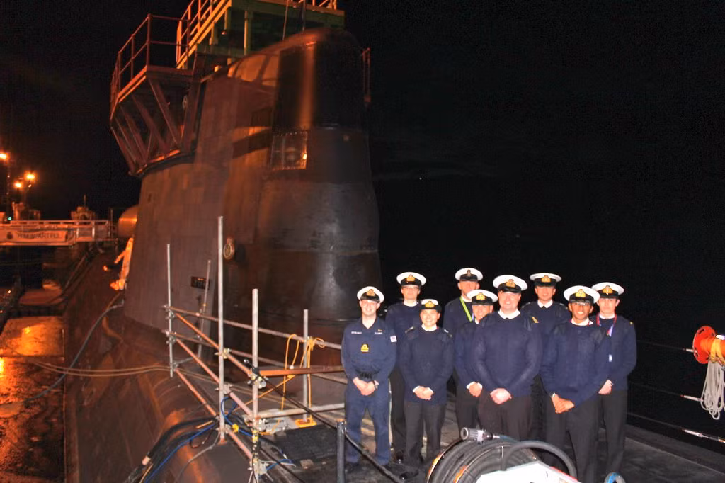 Trong tương lai, Hải quân Hoàng gia Anh có thể sẽ lấy lại được tầm ảnh hưởng của mình ở một số đại dương nằm xa chính quốc, nhưng để có thể lấy lại được vị thế đứng đầu, Hải quân Hoàng gia có thể tốn hàng trăm năm nữa khi đối thủ của họ giờ không chỉ là Mỹ mà còn là Pháp, Nga, Trung Quốc hay thậm chí là cả... Ấn Độ. Nguồn ảnh: Twitt.