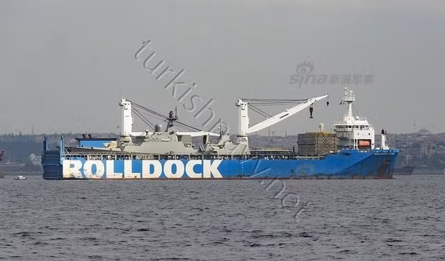 Tàu được trang bị hệ thống hỏa lực hiện đại gồm tổ hợp tên lửa chống hạm Uran-E (8 quả), tổ hợp pháo - tên lửa phòng không trên hạm Palma-SU, pháo hạm AK-176M, và tổ hợp vũ khí đánh chặn tầm gần 30mm AK-630. Nguồn ảnh: Sina.