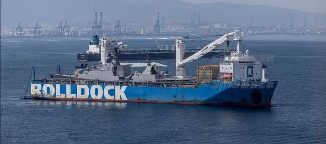 Đặc biệt, trên cặp tàu thứ 2 sắp bàn giao sẽ tích hợp bệ phóng ngư lôi để tăng khả năng tác chiến chống tàu ngầm bên cạnh việc sử dụng trực thăng Ka-28. Nguồn ảnh: Sina.