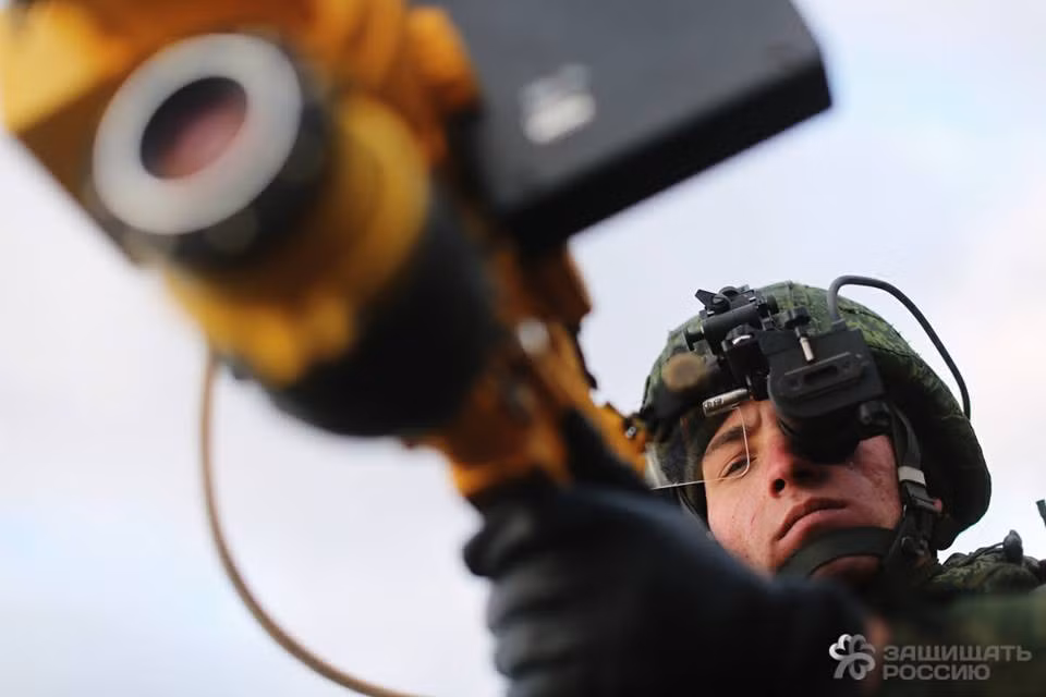 Theo nhiều phương tiện truyền thông của phương Tây, Nga đang tiến hành bán các tổ hợp tên lửa phòng không Verba 9K333 cho Armenia và Syria. Tuy nhiên những thông tin trên hiện chưa được kiểm chứng. Nguồn ảnh: MIR.