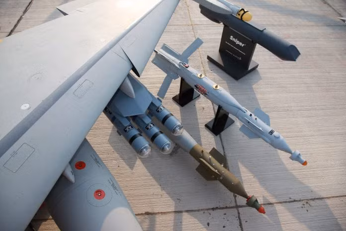 Tại Triển lãm Hàng không Dubai hiện đang được tổ chức tại Dubai, UAE, chiếc máy bay chiến đấu hạng nhẹ đến từ đất nước Italy đang nhận được sự quan tâm đặc biệt từ nhiều quốc gia trên thế giới. Nguồn ảnh: Defence.