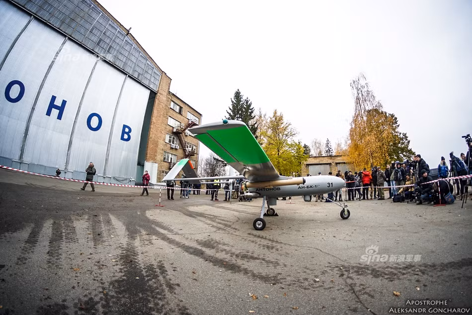 Được sản xuất bởi Ukraine Antonov, “Horlytsia” AN-BK-1 được phía Ukraine công bố là loại máy bay không người lái do thám ngày và đêm, thu thập, giám sát mục tiêu và thậm chí là tấn công. Nguồn ảnh: Apostrophe.