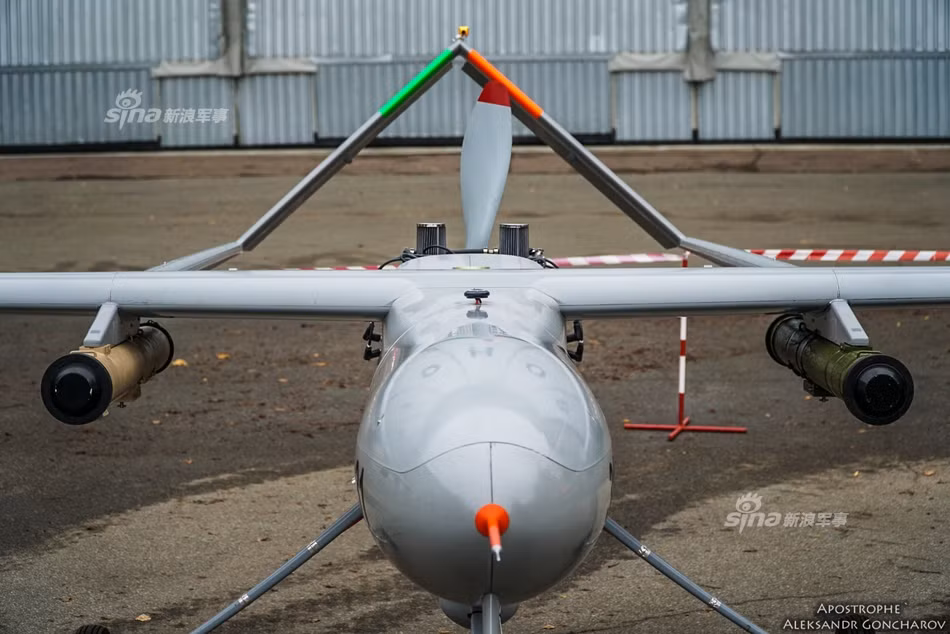 Theo công bố của phía Ukraine, loại máy bay không người lái này có khả năng bay với tầm bay xa nhất vào khoảng 100 km hoặc 1,5 tiếng liên tục trên không. Nguồn ảnh: Apostrophe.