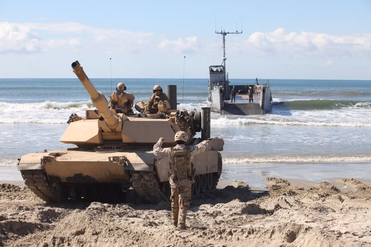 Có thể thấy rõ, để đối đầu với Armata của Nga và thậm chí là Type 99 của Trung Quốc, phía Mỹ sẽ còn có rất nhiều việc để làm. Đặc biệt là trong tương lai, khi các xe tăng chiến đấu tiên tiến T-14 Armata được đưa vào sản xuất hàng loạt và thậm chí là xuất khẩu. Nguồn ảnh: BI.