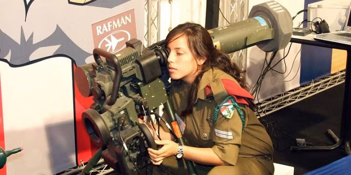 Tầm bắn hiệu quả của Spike tùy theo từng phiên bản sẽ có khoảng cách từ 1,5km (phiên bản Spike-SR) và xa nhất là 25 km (phiên bản Spike NLOS). Nguồn ảnh: Tjt.