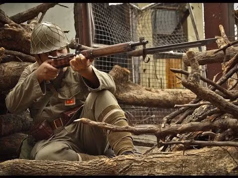 Thực tế, Type 99 được đánh giá là kém hơn nhiều so với khẩu Mauser 98K của Đức dù có chung một thiết kế. Type 99 có tốc độ bắn chậm hơn, yếu hơn và khó bảo trì. Mặc dù vậy, khả năng bắn chính xác của Type 99 là điều không cần phải bàn cãi. Nguồn ảnh: Pinterest.