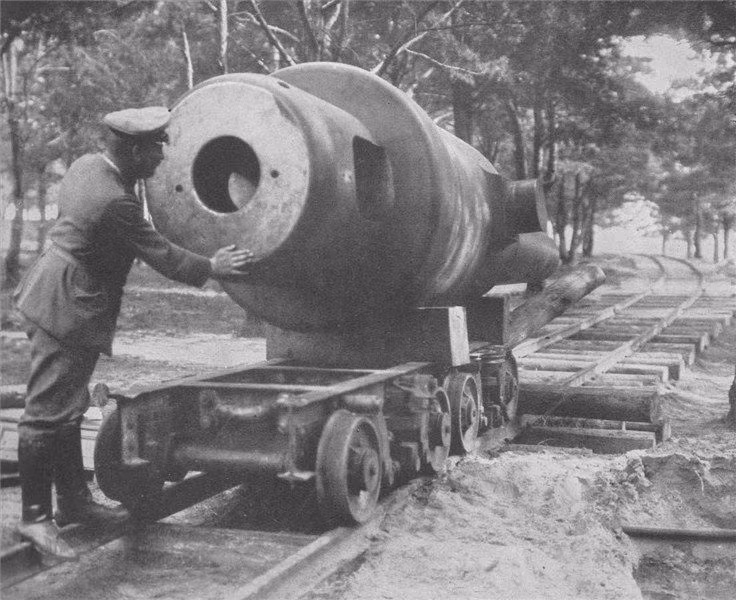 Thời kỳ này, các khẩu pháo của quân đội Nga được chế tạo không theo bất kỳ một tiêu chuẩn nào và có nhiều hình dáng, cơ cấu khá "dị" ngược lại với một số nước châu Âu khác. Và phải sau 1930, Nga mà lúc này là Liên Xô mới bắt đầu xây dựng cho mình một hệ thống pháo binh đúng nghĩa Nguồn ảnh: Pinterest.