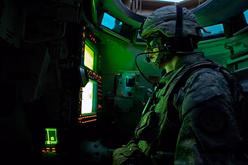 Không chỉ các xe tăng Mỹ, các xe tăng Nga và Trung Quốc cũng được trang bị hệ thống điều hòa nhiệt độ rất kém, không đủ để "hạ nhiệt" cho kíp lái trên chiến trường. Nguồn ảnh: Mod.