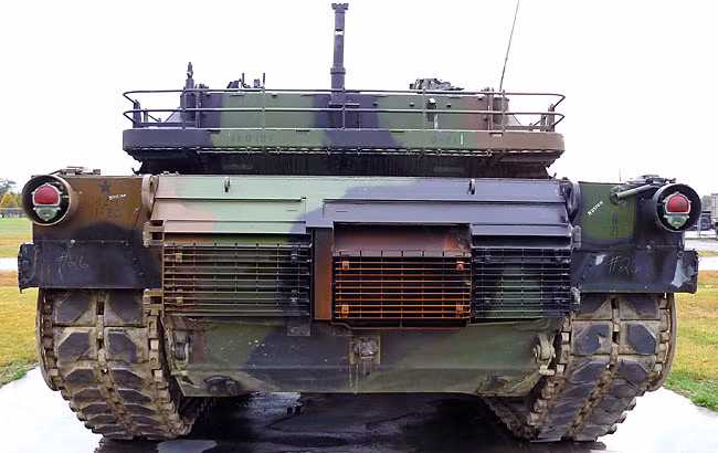 Điều này khiến cho lượng điện được động cơ sản sinh ra trong lúc hoạt động sẽ bị tiêu thụ gần hết cho các thiết bị bên trong xe và tất nhiên, điều hòa nhiệt độ không phải là một bộ phận được ưu tiên trong việc tiêu thụ điện năng. Nguồn ảnh: Will.