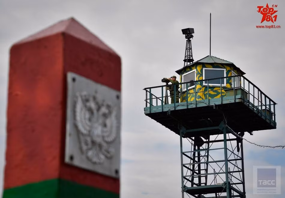 Trong quá khứ, Liên Xô và Trung Quốc đã từng nhiều lần xảy ra xung đột tại tuyến biên giới này. Những cuộc xung đột này khiến cho toàn tuyến biên giới được cả phía Liên Xô và Trung Quốc xây dựng rất hiện đại để phục vụ quá trình tuần tra, chống lấn biên giới giữa hai bên. Nguồn ảnh: Tass.