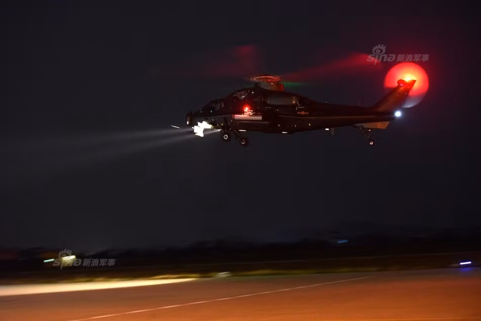 Chuyến bay đầu tiên của WZ-10 được thực hiện vào năm 2003 và tới năm 2012 chiếc trực thăng chiến đấu này được bắt đầu sản xuất hàng loạt với số lượng lớn. Tính tới năm 2015, đã có tổng cộng 95 chiếc trực thăng WZ-10 được sản xuất, chưa bao gồm các mẫu thử nghiệm. Nguồn ảnh: Sina.