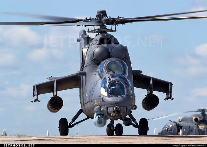 Trực thăng tấn công đa năng Mi-35M có hệ thống buồng lái kính chống đạn hiện đại cùng các hệ thống quan sát, trinh sát, chỉ thị mục tiêu quang-hồng ngoại tối tân.