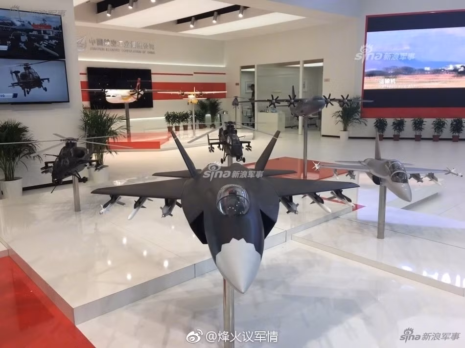 Cận cảnh J-31 của Trung Quốc với 6 giá treo vũ khí giúp nó mang theo được các tên lửa không đối không và các thiết bị áp chế điện tử. Nguồn ảnh: Sina.