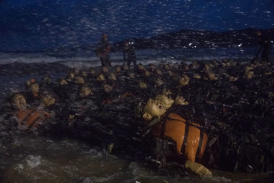 Bài huấn luyện chịu lạnh khi phải ngâm mình dưới nước biển trong thời tiết chỉ vài độ C. Nguồn ảnh: ROKMC.