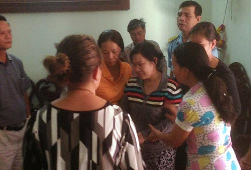 Vu truc thang UH-1 roi: Nhung nguoi vo khoc can nuoc mat-Hinh-2