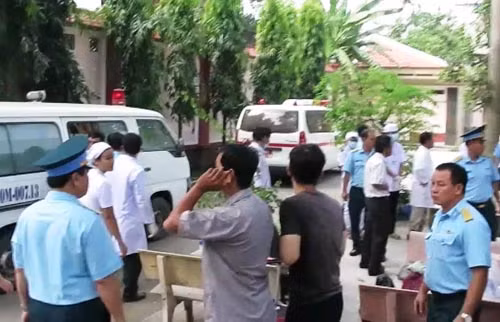 Vu truc thang UH-1 roi: Nhung nguoi vo khoc can nuoc mat-Hinh-4