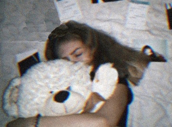 Be gai 14 tuoi tu vong vi thoi quen mang dien thoai vao phong tam